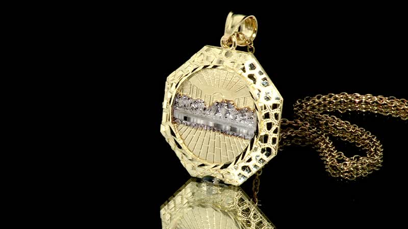 Made in America 10K Yellow and White Gold Supper Medallion Pendant 2.6 Grams