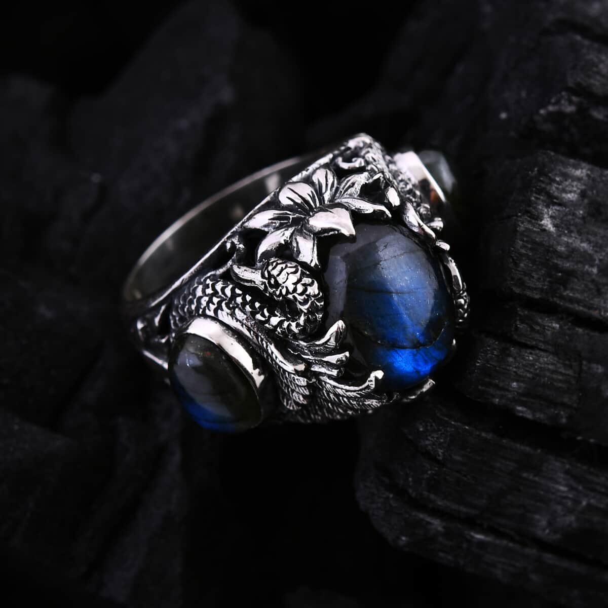 Bali Legacy Malagasy Labradorite Ring in Sterling Silver (Size 10.0) 9.00 ctw image number 1