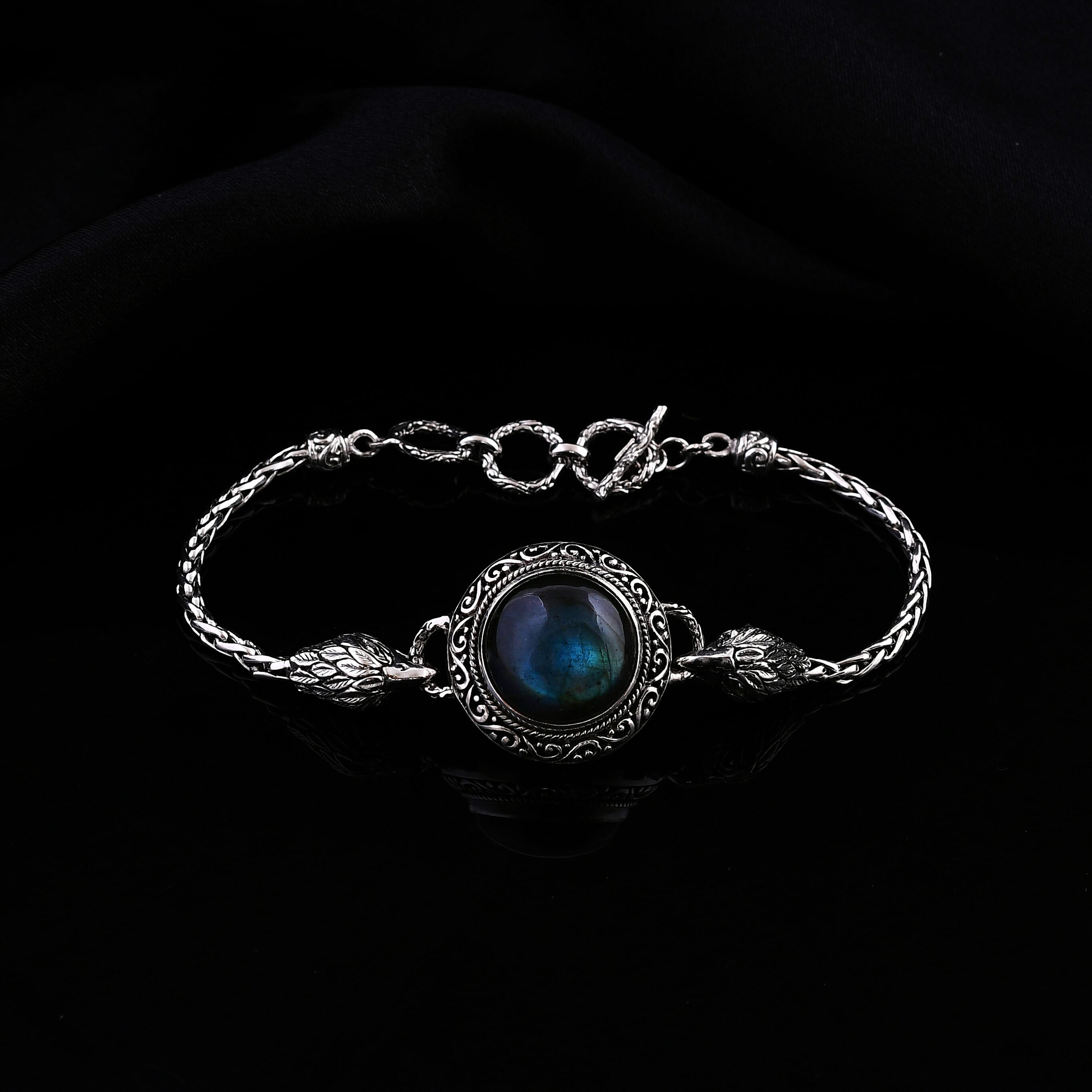 Bali Legacy Malagasy Labradorite Eagle with Padian Chain Bracelet in Sterling Silver (6.50-8.0In) 14.85 ctw