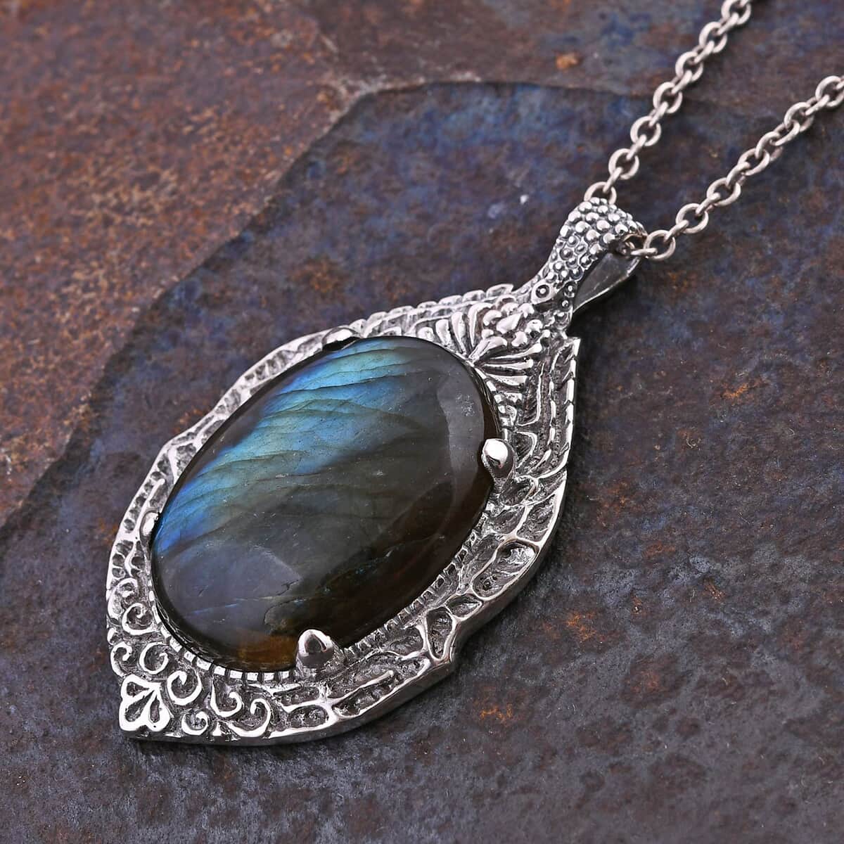 Bali Legacy Malagasy Labradorite Dragon Eye Pendant in Sterling Silver 48.85 ctw image number 1