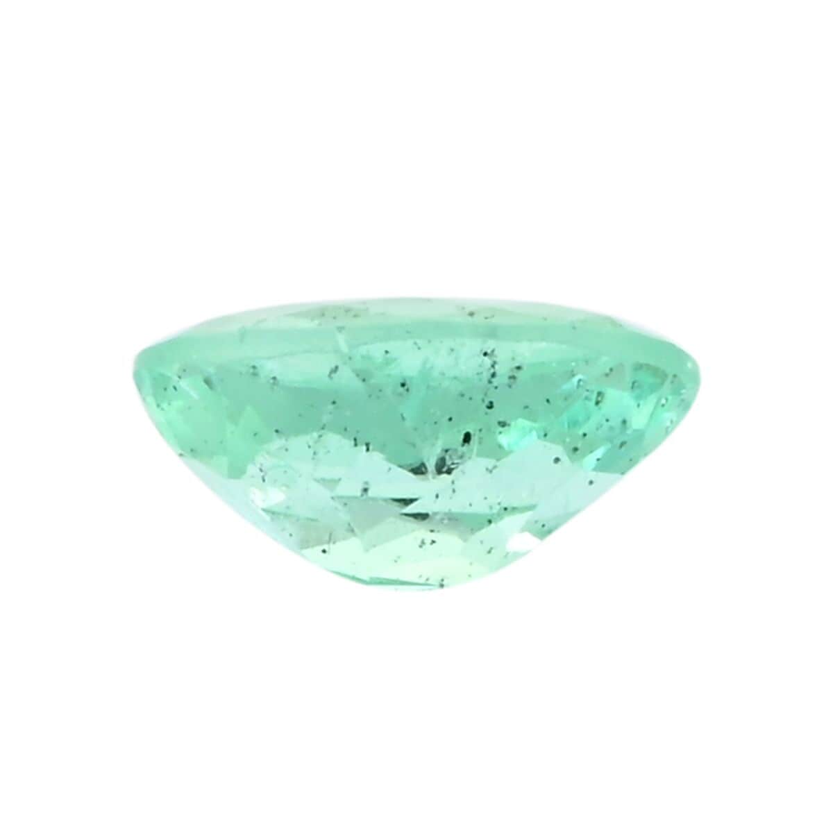 AAAA Boyaca Mint Colombian Emerald (Ovl Free Size) 0.50 ctw image number 2
