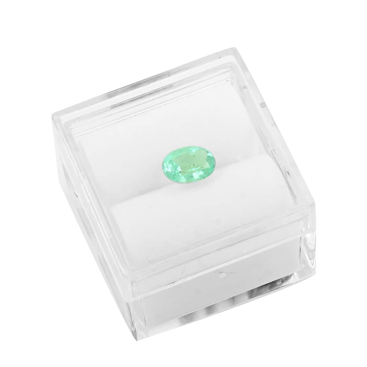 AAAA Boyaca Mint Colombian Emerald (Ovl Free Size) 0.50 ctw image number 3