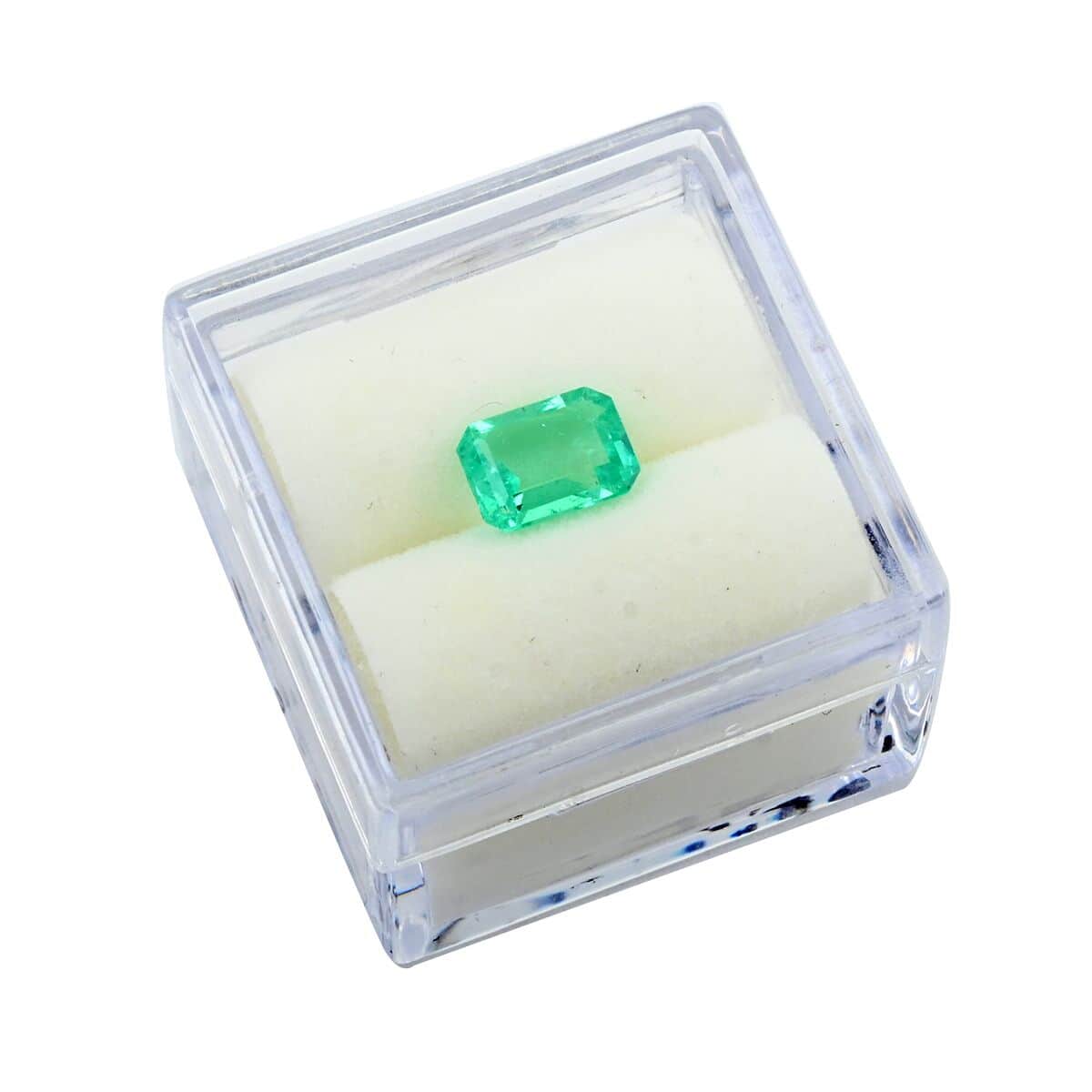 AAAA Boyaca Mint Colombian Emerald (Oct Free Size) 0.75 ctw Loose gemstone image number 3