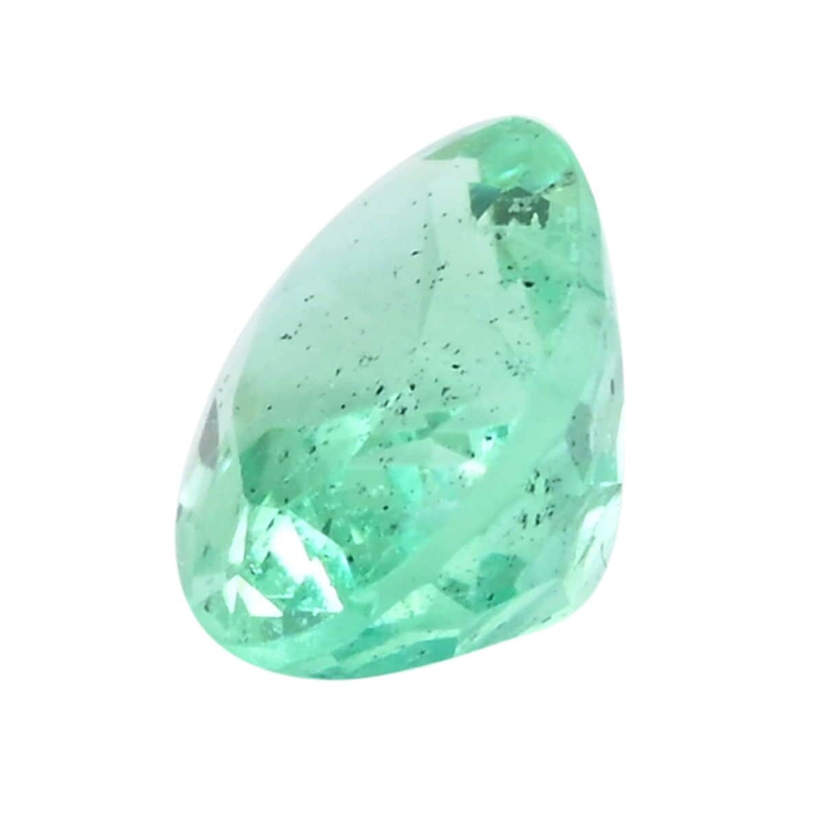 AAAA Boyaca Mint Colombian Emerald (Ovl Free Size) 0.75 ctw Loose gemstone image number 1