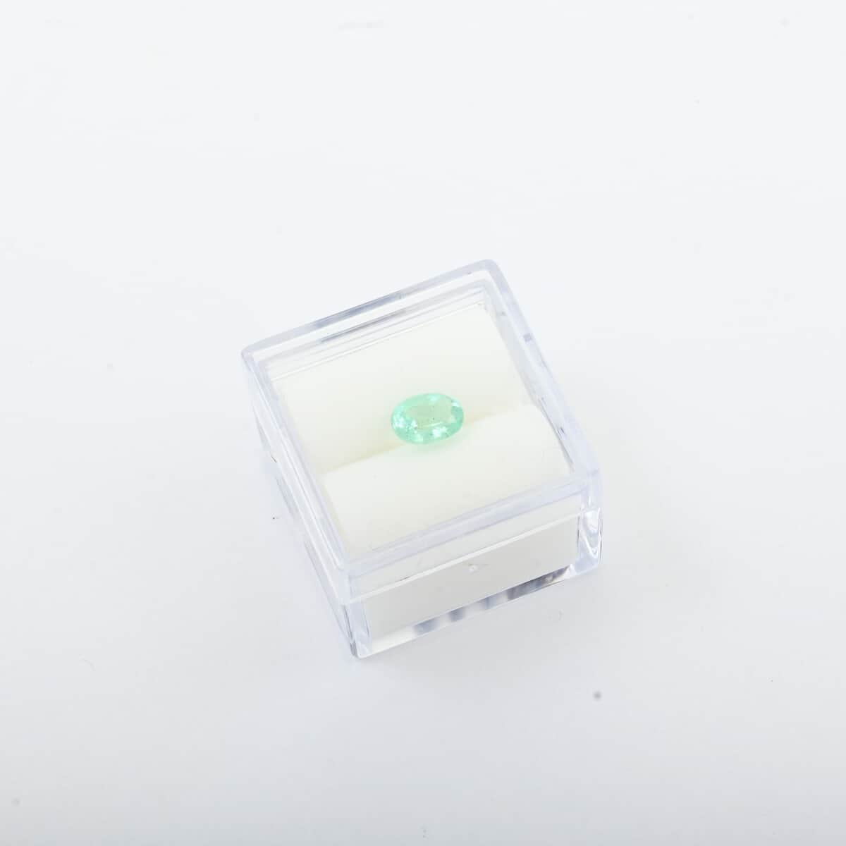 AAAA Boyaca Mint Colombian Emerald (Ovl Free Size) 0.75 ctw Loose gemstone image number 4