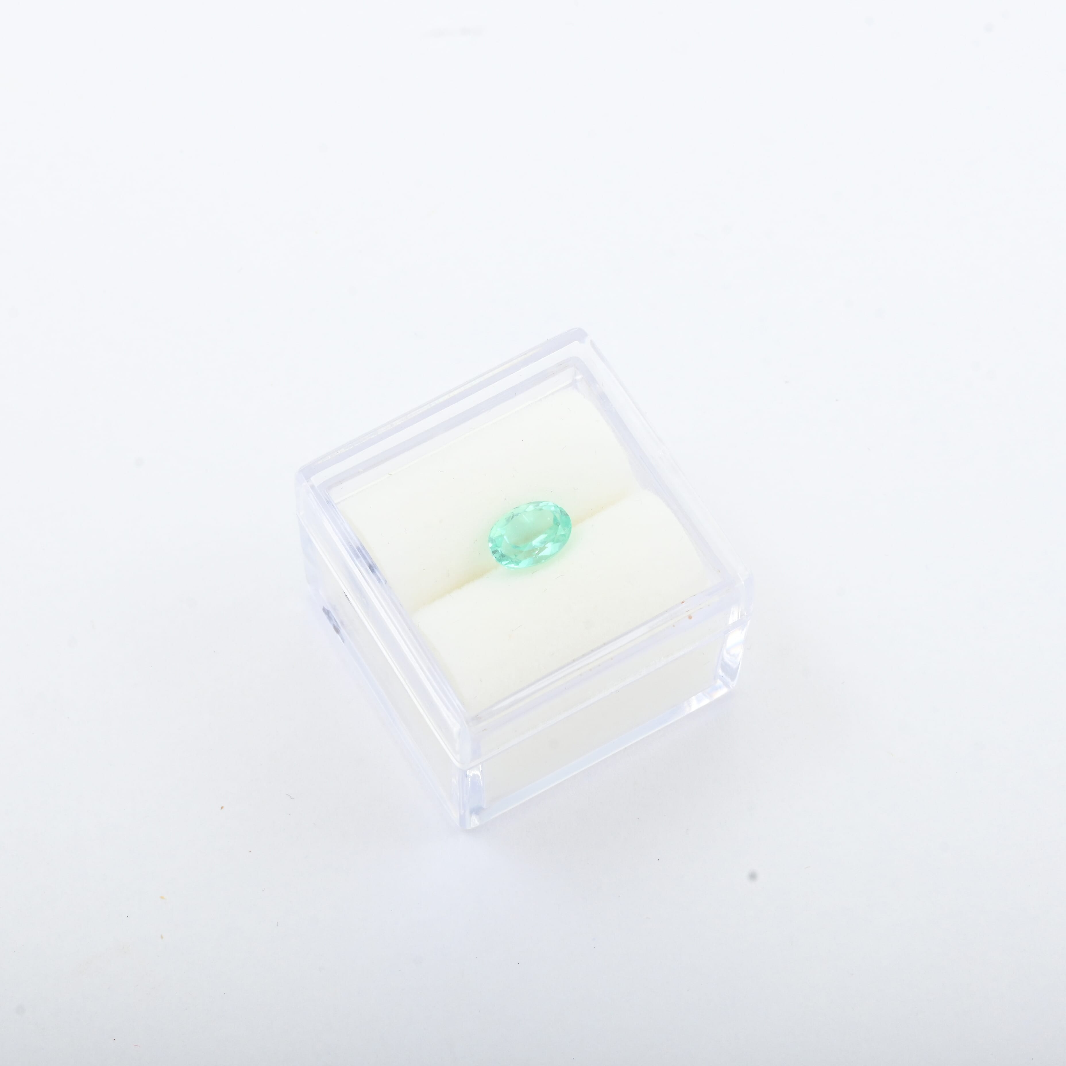 AAAA Boyaca Mint Colombian Emerald (Rnd Free Size) 0.75 ctw