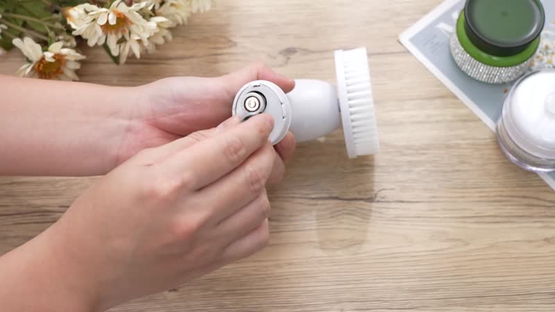 Eletric Green Facial Cleaning Brush Set - Small Brush, Big Brush, Pumice Stone, Face Sponge (4 AA Batteries not Included)