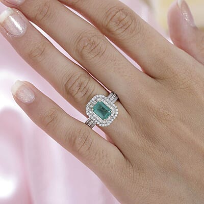 Luxoro AAA Emerald and G-H I2 Diamond 2.25 ctw Ring in 14K Yellow Gold (Size 7.0) 5.30 Grams