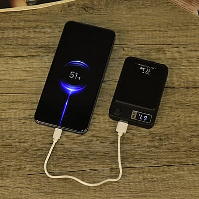 Black Fast Charging Power Bank with Wireless Charging Function and LED Digital Display