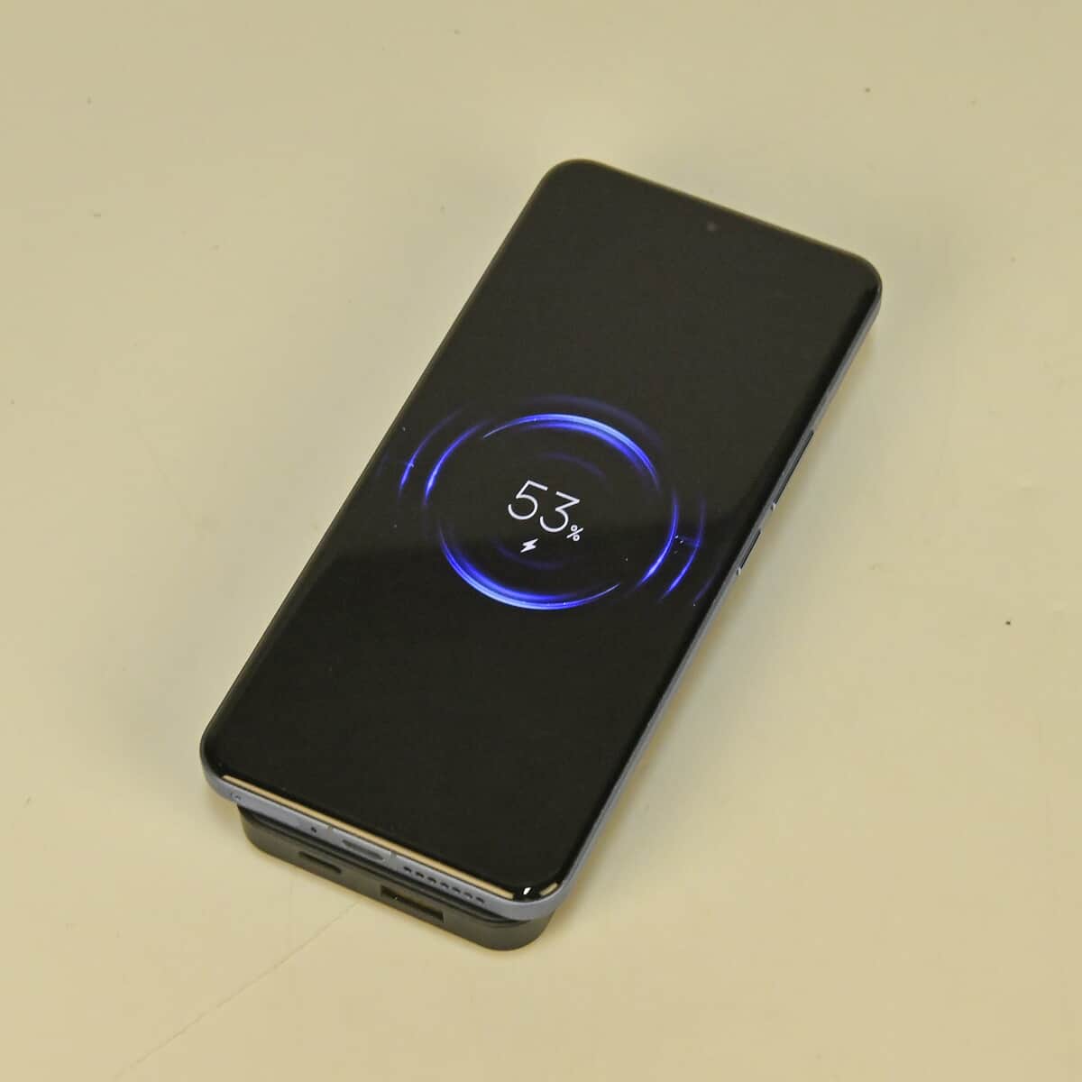 Black Fast Charging Power Bank with Wireless Charging Function and LED Digital Display image number 4