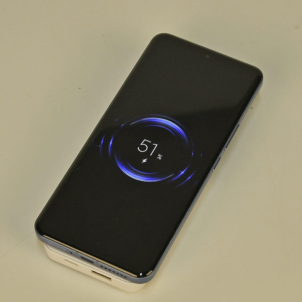 White Fast Charging Power Bank with Wireless Charging Function and LED Digital Display image number 4
