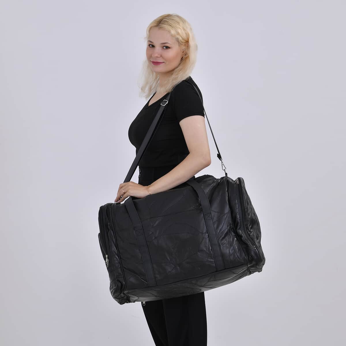 Black Sheep Leather Travel Bag with Shoulder Strap image number 1