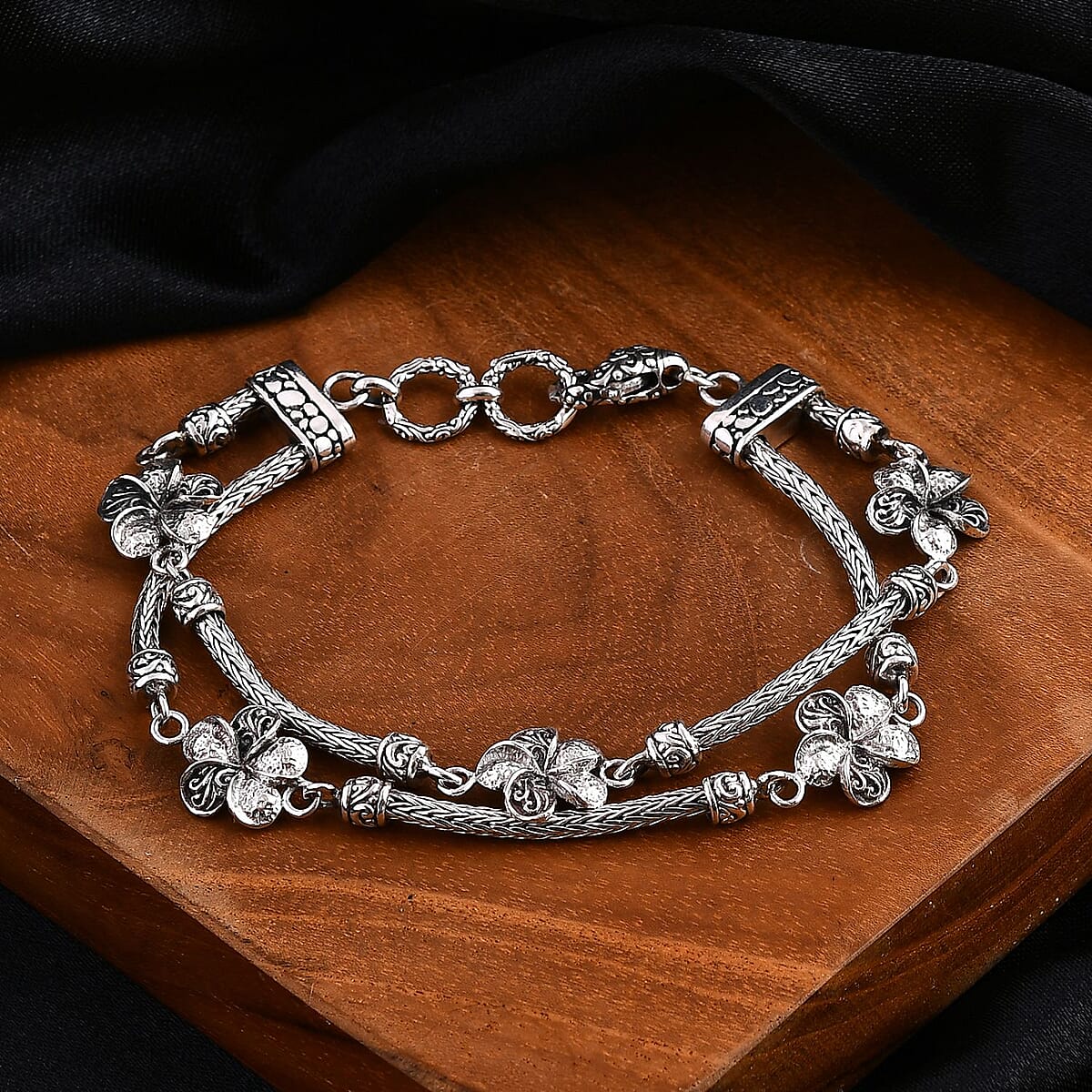 Bali Legacy Sterling Silver Frangipani Flower Bracelet (8.00 In) 22.50 Grams image number 1