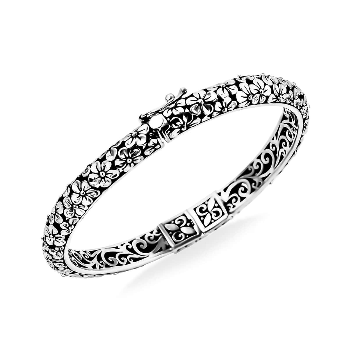 Doorbuster Bali Legacy Sterling Silver Frangipani Flower Bangle Bracelet (6.50 In) 26.15 Grams image number 3