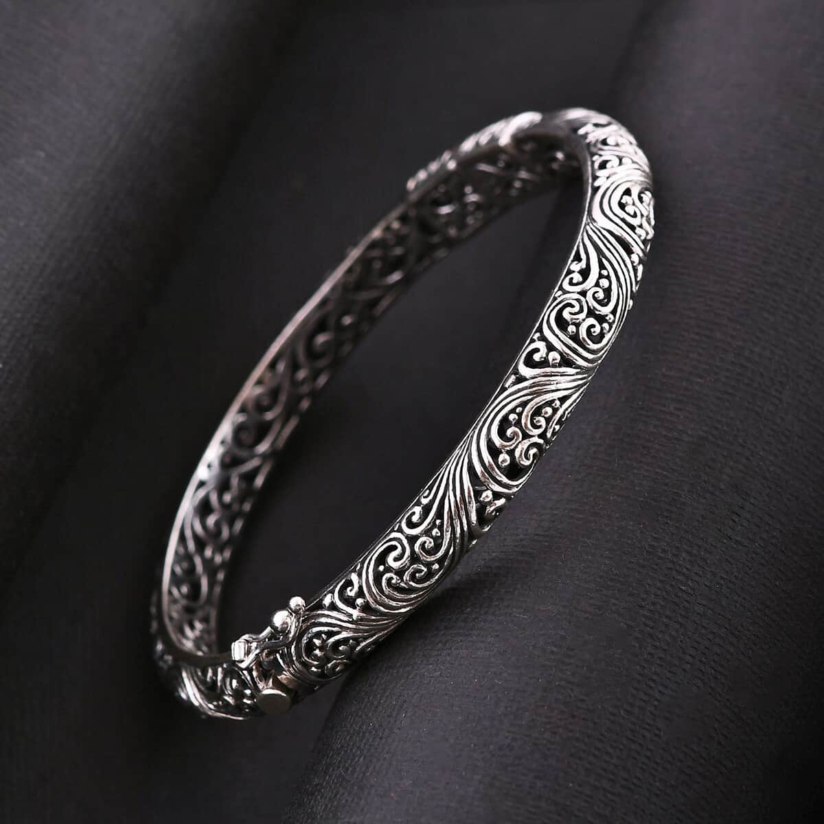 Bali Legacy Filigree Bangle Bracelet in Sterling Silver (6.50 In) 25.85 Grams image number 1