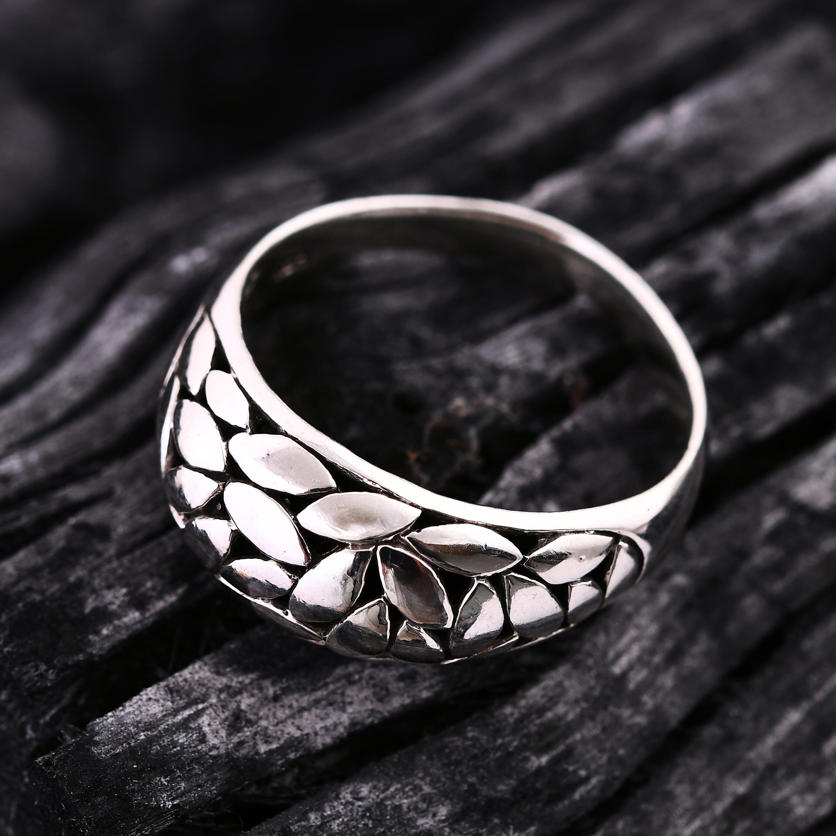 Bali Legacy Sterling Silver Leaf Borobudur Ring (Size 10.0) 5 Grams