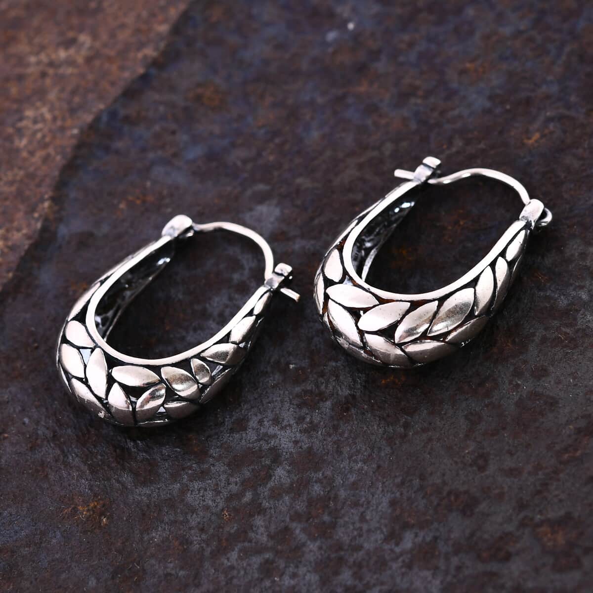 Bali Legacy Leaf Borobudur Hoop Earrings in Sterling Silver 5.85 Grams image number 1