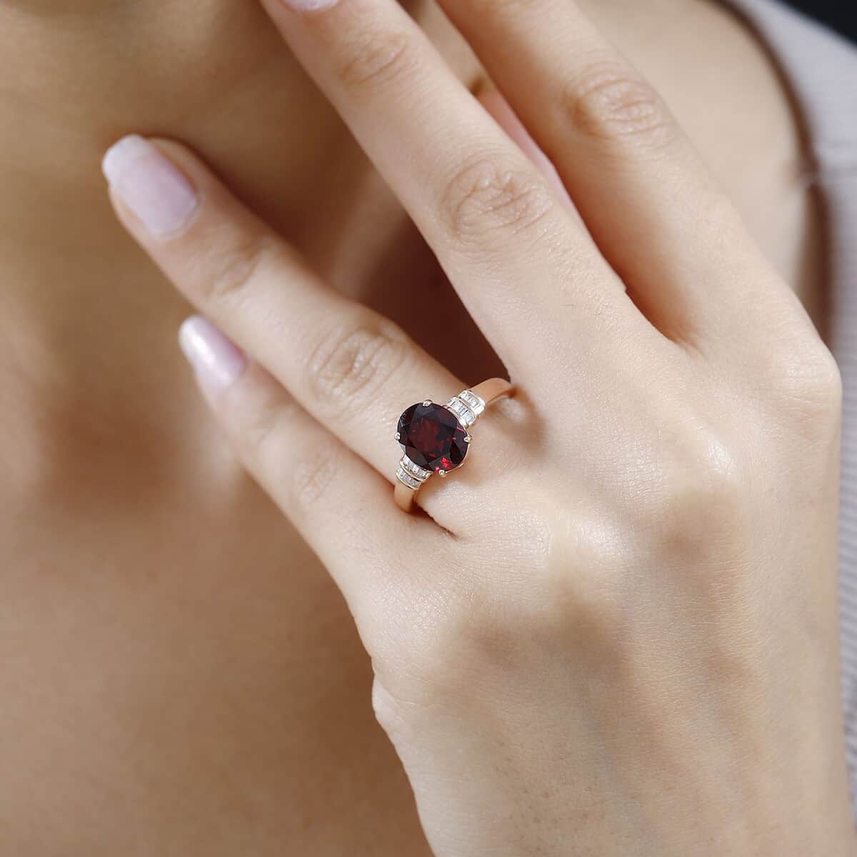 Luxoro 10K Rose Gold Premium Orissa Rhodolite Garnet and G-H I2 Diamond Ring (Size 10.0) 3.20 ctw image number 2