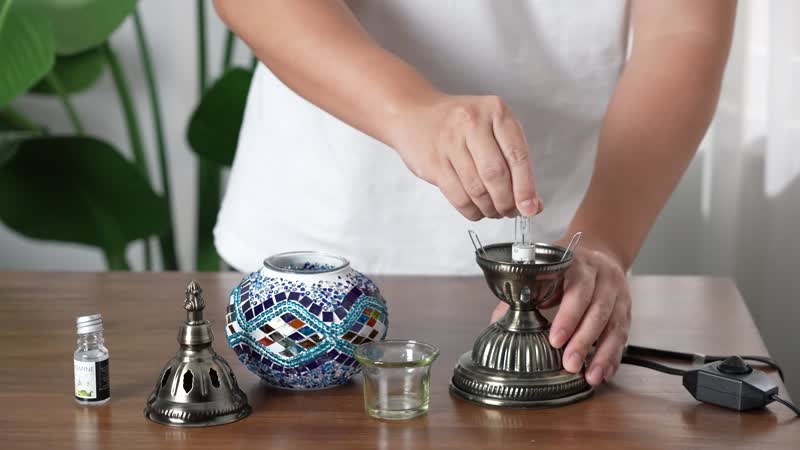 Fragrant Turkish Moroccan Glass Mosaic Table Lamp (4.5"x4.5"x11.4") with Bulb and 10 Pieces of Essential Oils for Aromatherapy (US Plug, 110V, 30W)