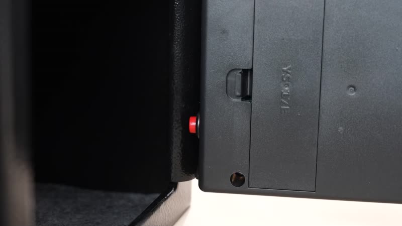 Password-Protected Safe with Emergency Keys (Powered by 4xAA Batteries) – 6.69"x9.05"x6.69
