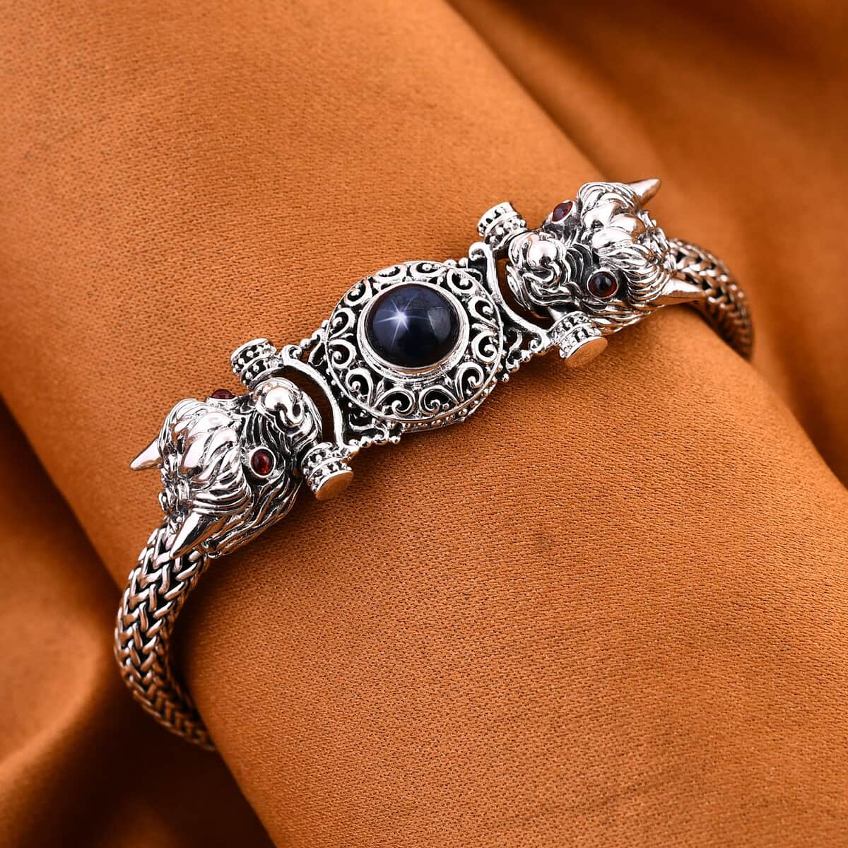 Bali Legacy Blue Star Sapphire (DF) and Mozambique Garnet Pixiu Bracelet in Sterling Silver (8.00 In) 3.30 ctw image number 1