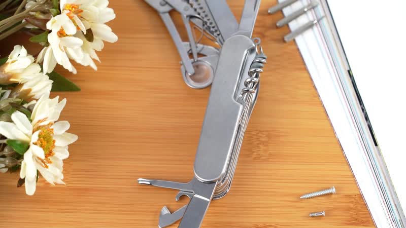 Mutiple Function Knife with White Box and Carrying Pouch (Folded Size 3.54" & Unfold Size 6.10")