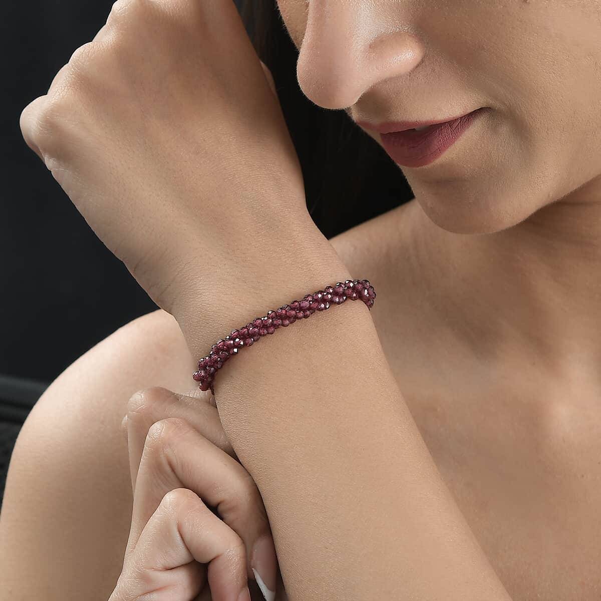 Orissa Rhodolite Garnet Beaded 3 Layer Twisted Bracelet in Sterling Silver (8.00 In) 50.00 ctw image number 2