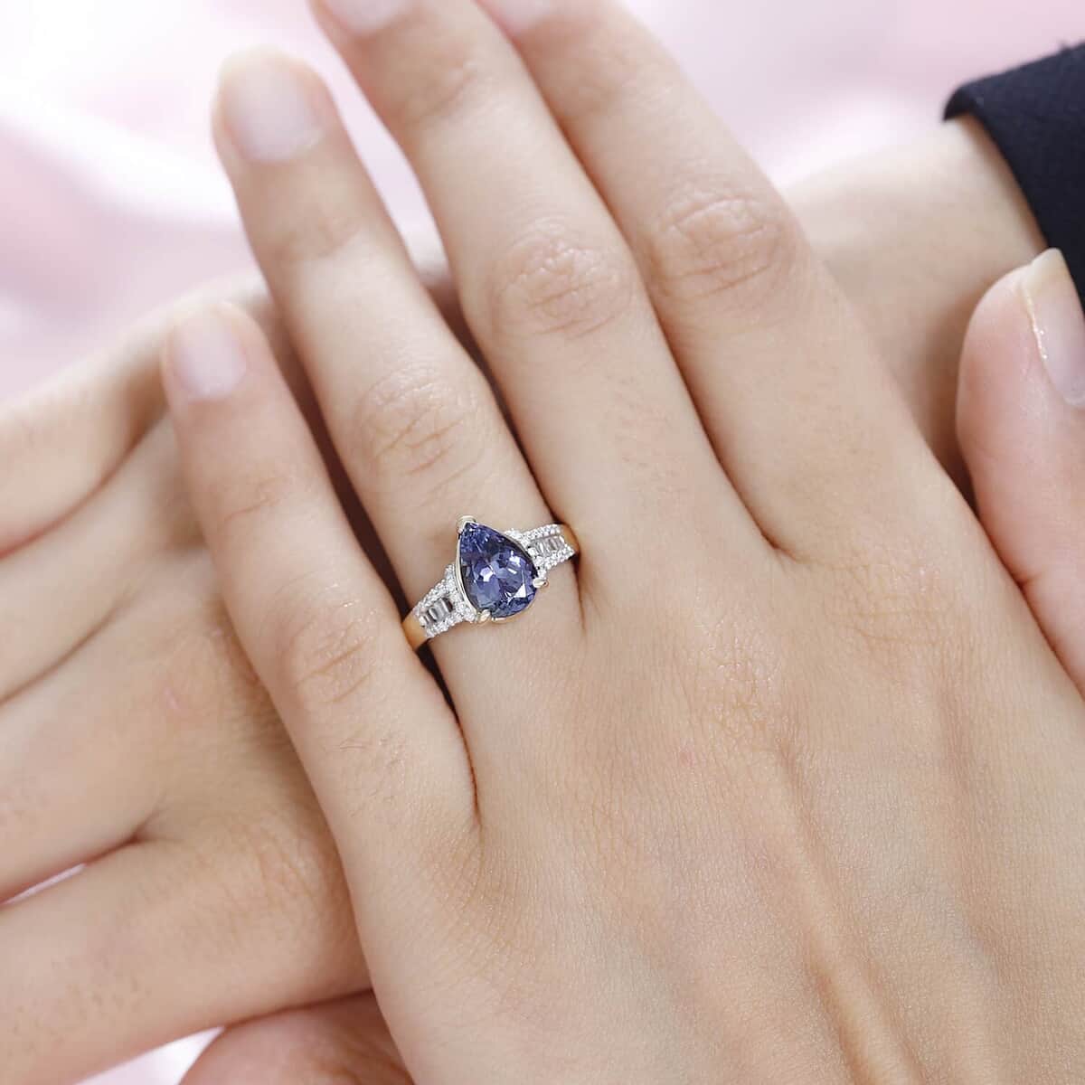 Luxoro 10K Yellow Gold Premium Peacock Tanzanite and G-H I2 Diamond Ring (Size 10.0) 4.10 Grams 2.35 ctw image number 2