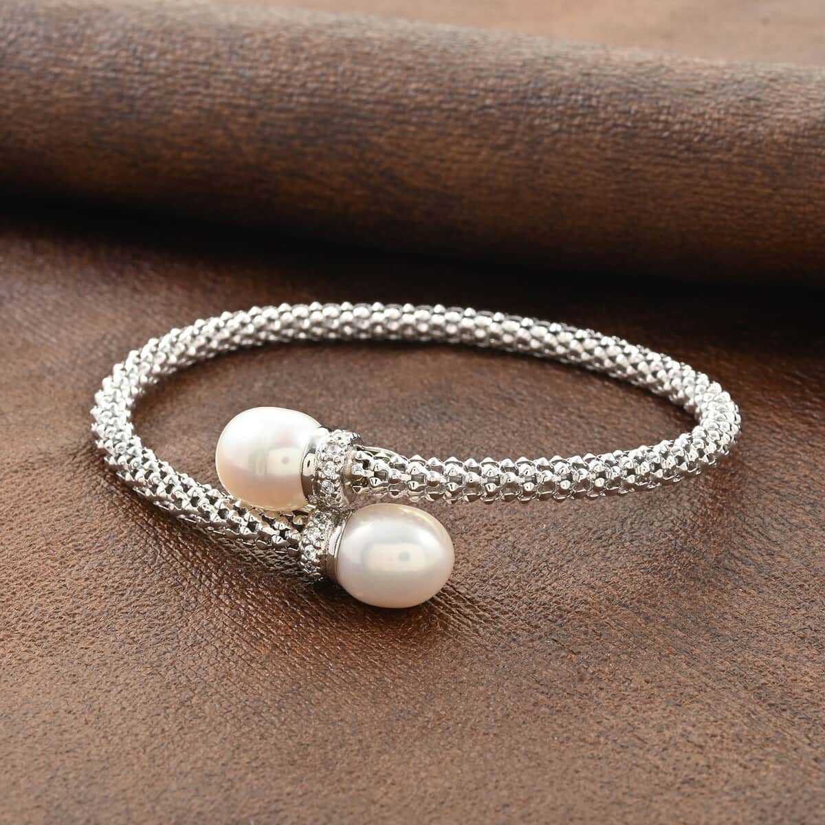 Italian Freshwater Pearl and Simulated Diamond Bangle Bracelet in Sterling Silver (6.50 In) 0.40 ctw image number 1