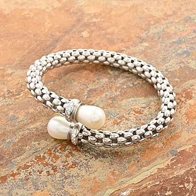 Italian Freshwater Pearl and Simulated Diamond Bangle Bracelet in Sterling Silver (6.50 In) 0.33 ctw