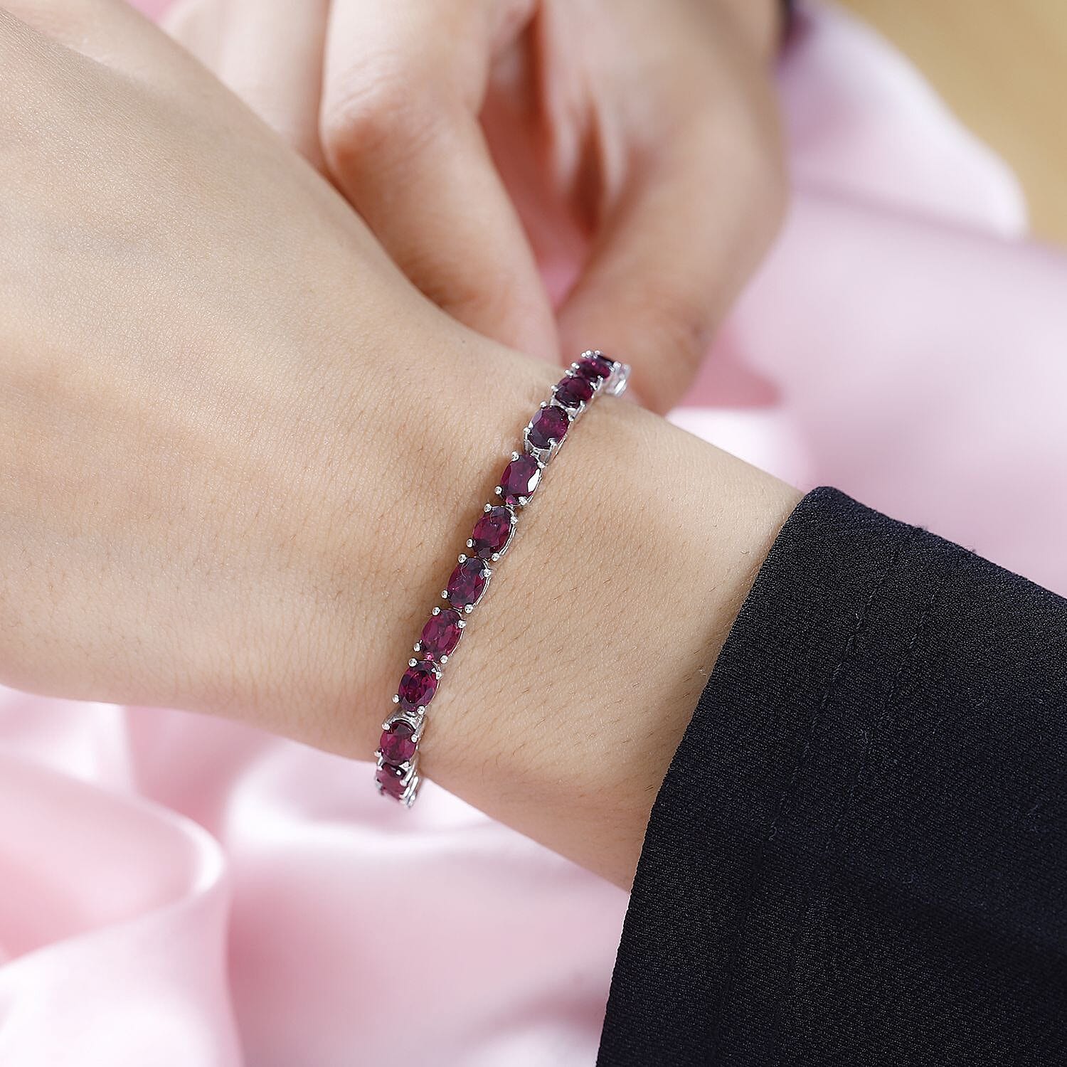 Orissa Rhodolite Garnet Tennis Bracelet in Platinum Over Sterling Silver (7.25 In) 15.15 ctw