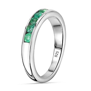 Kagem Zambian Emerald 0.86 ctw Band Ring in Rhodium Over Sterling Silver (Size 6.5)