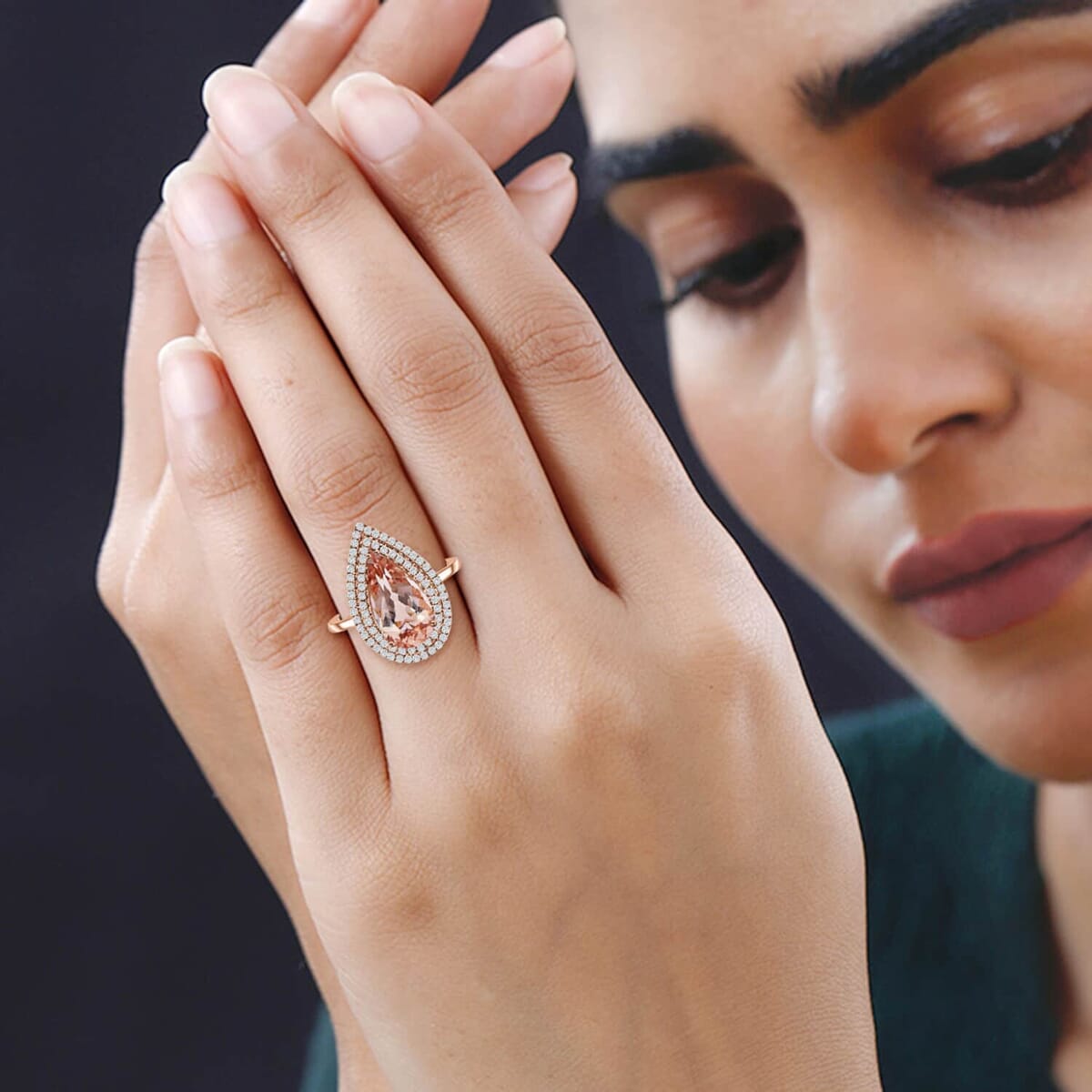 Certified and Appraised Iliana AAA Marropino Morganite and G-H SI Diamond 3.80 ctw Double Halo Ring in 18K Rose Gold (Size 8.5) 4.68 Grams image number 2
