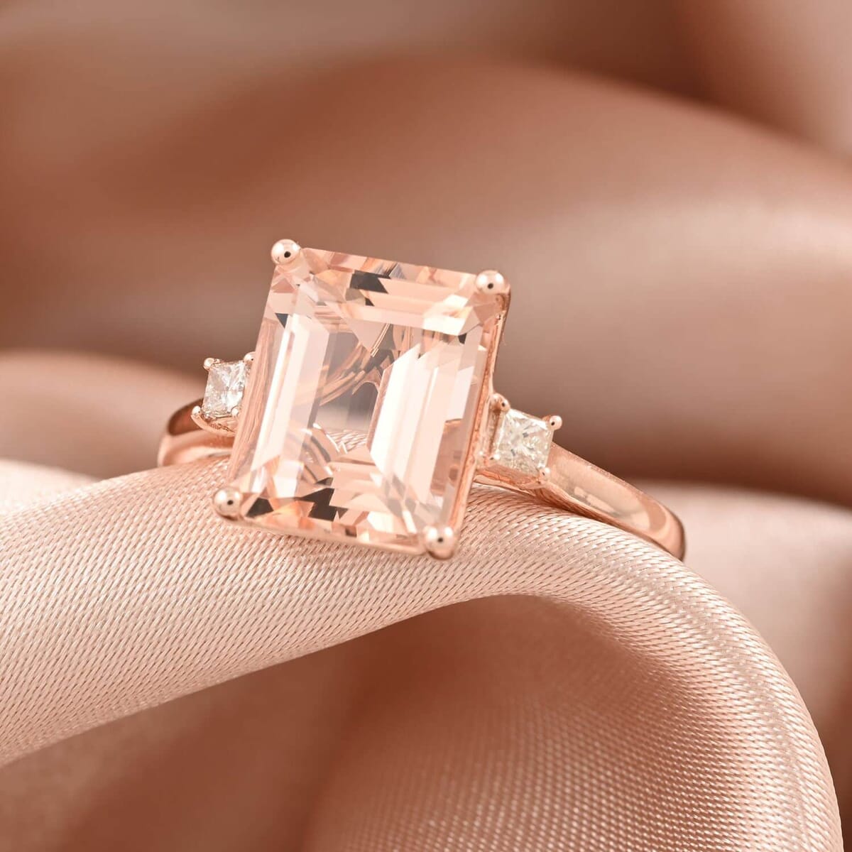 Certified and Appraised Luxoro 14K Rose Gold AAA Marropino Morganite and G-H I2 Diamond Ring (Size 5.0) 3.15 ctw image number 1