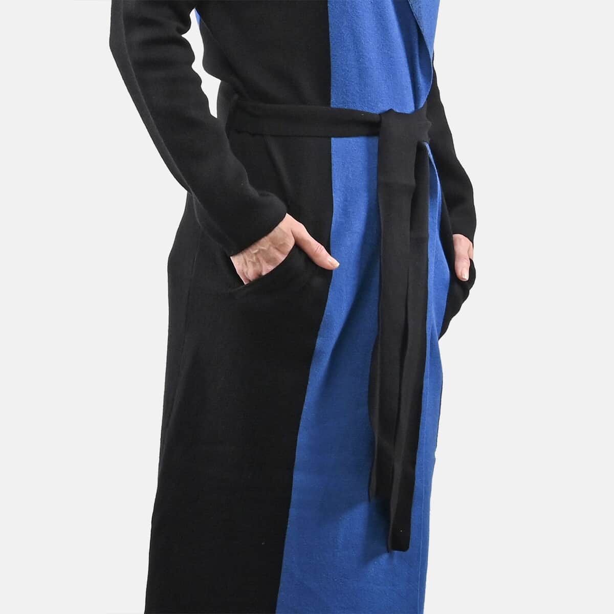 Badgley Mischka Blue and Black Colorblock Trench Sweater - M image number 6