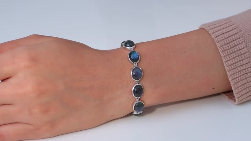 Malagasy Labradorite Bracelet in Platinum Over Sterling Silver (6.50 In) 40.60 ctw