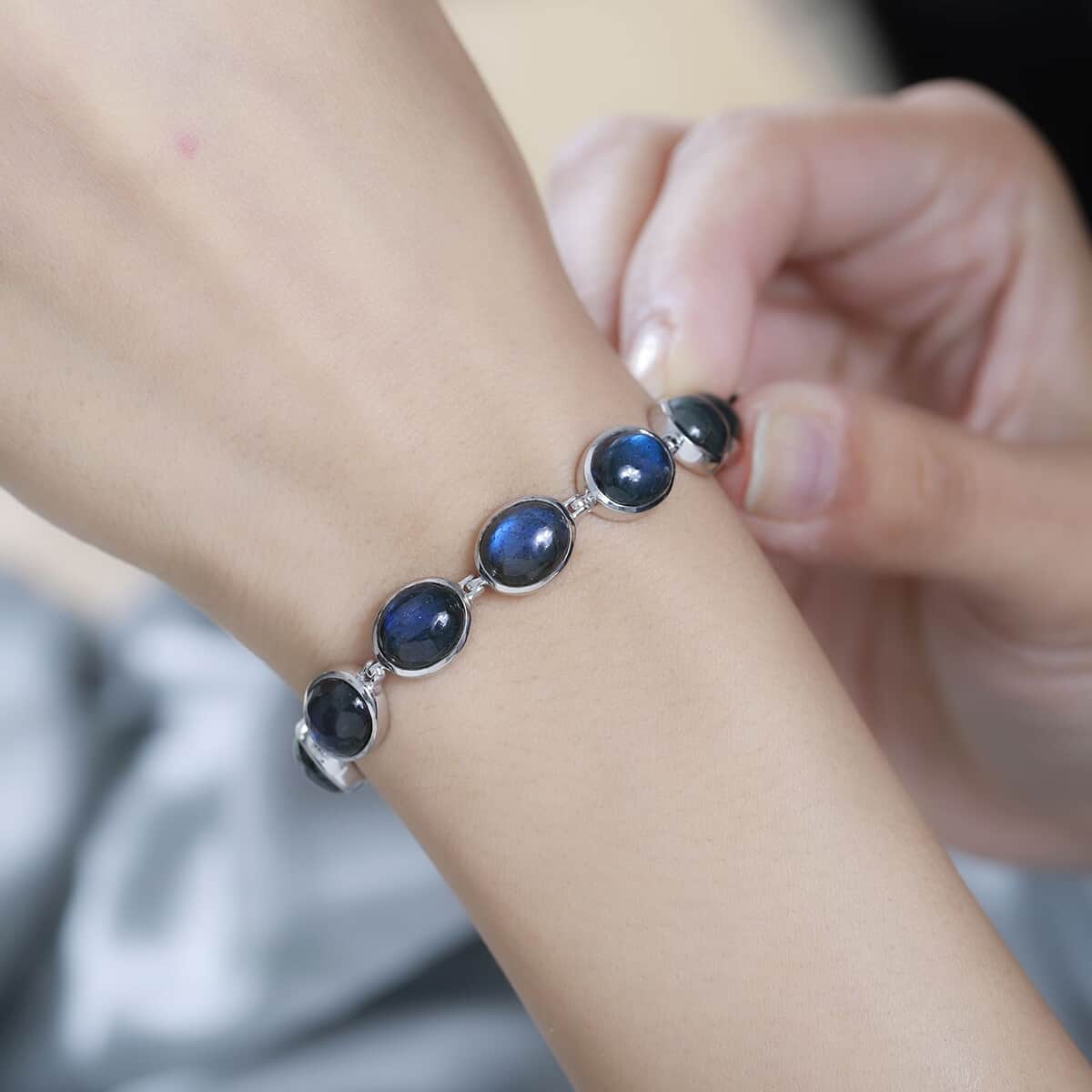 Malagasy Labradorite Bracelet in Platinum Over Sterling Silver (6.50 In) 40.60 ctw image number 3