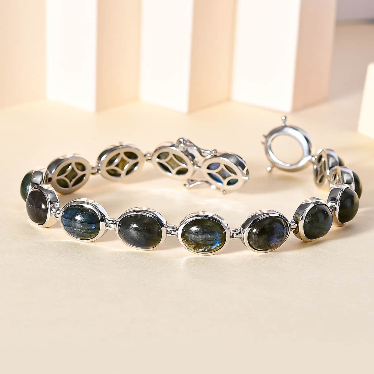 Malagasy Labradorite Bracelet in Platinum Over Sterling Silver (7.50 In) 44.00 ctw image number 1