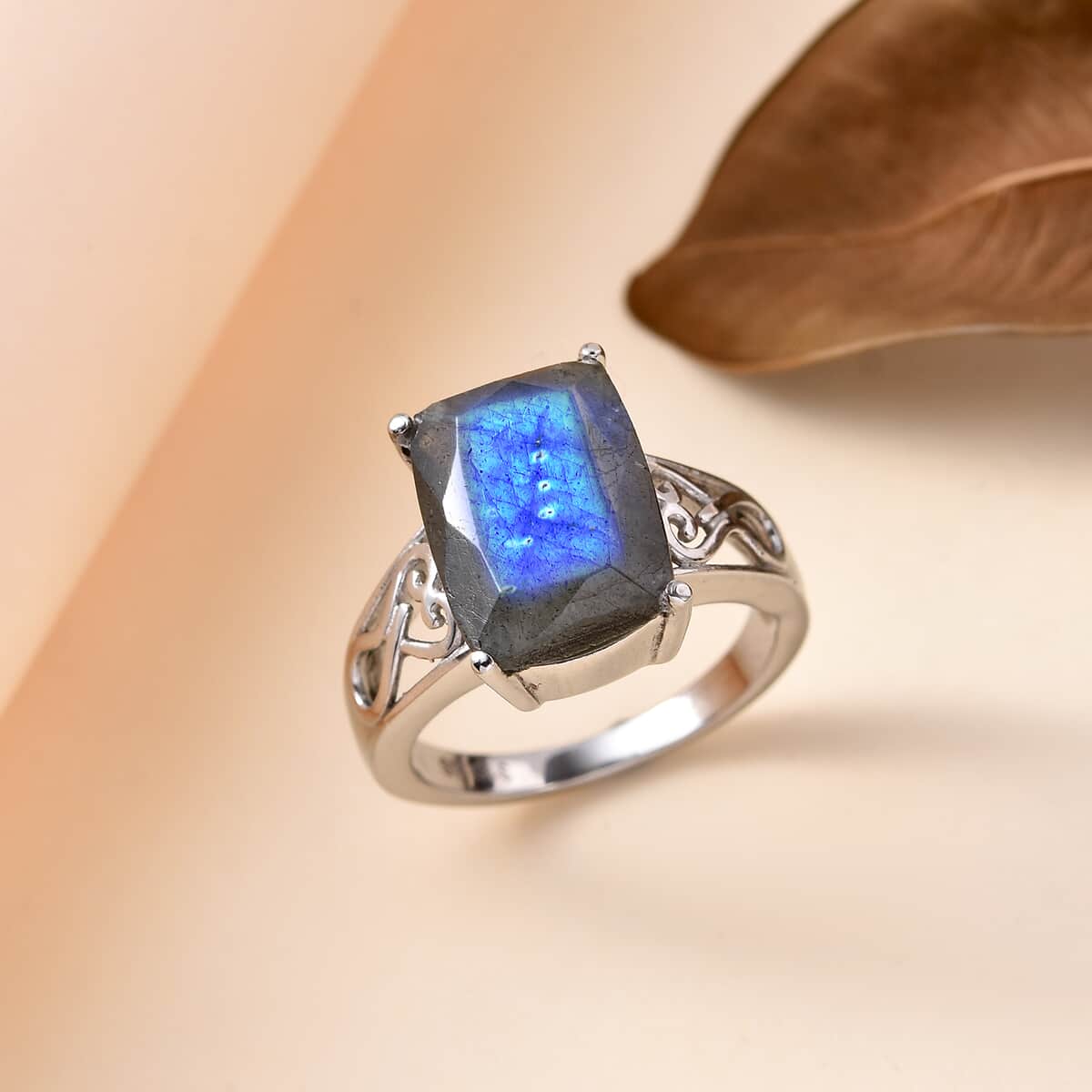 Malagasy Labradorite Solitaire Ring in Stainless Steel (Size 7.0) 4.90 ctw image number 1