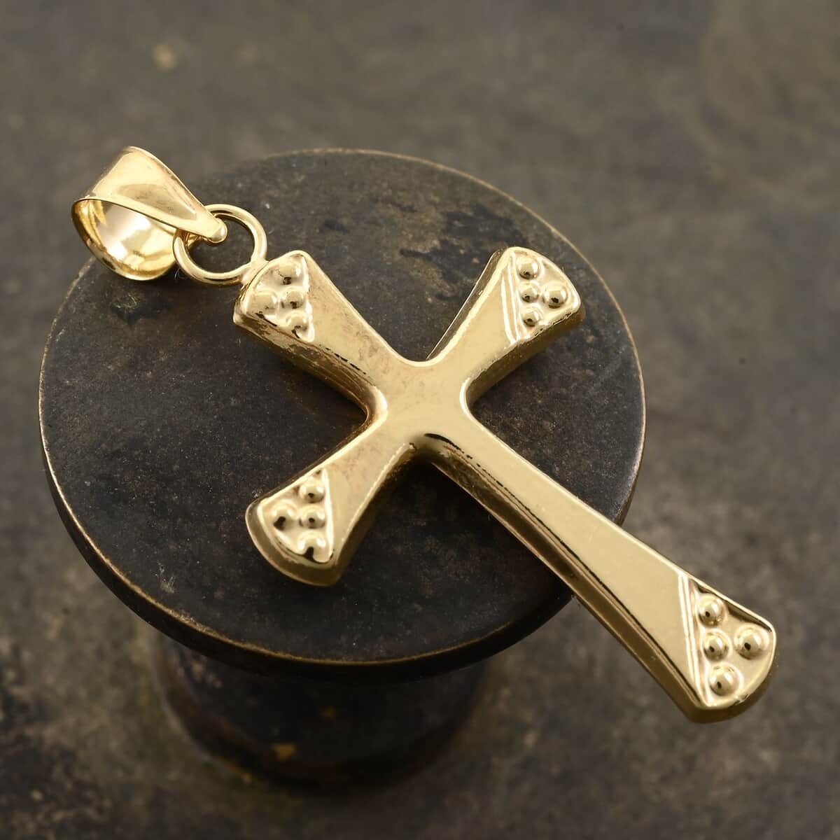 14K Yellow Gold Cross Pendant 0.36 Grams image number 1