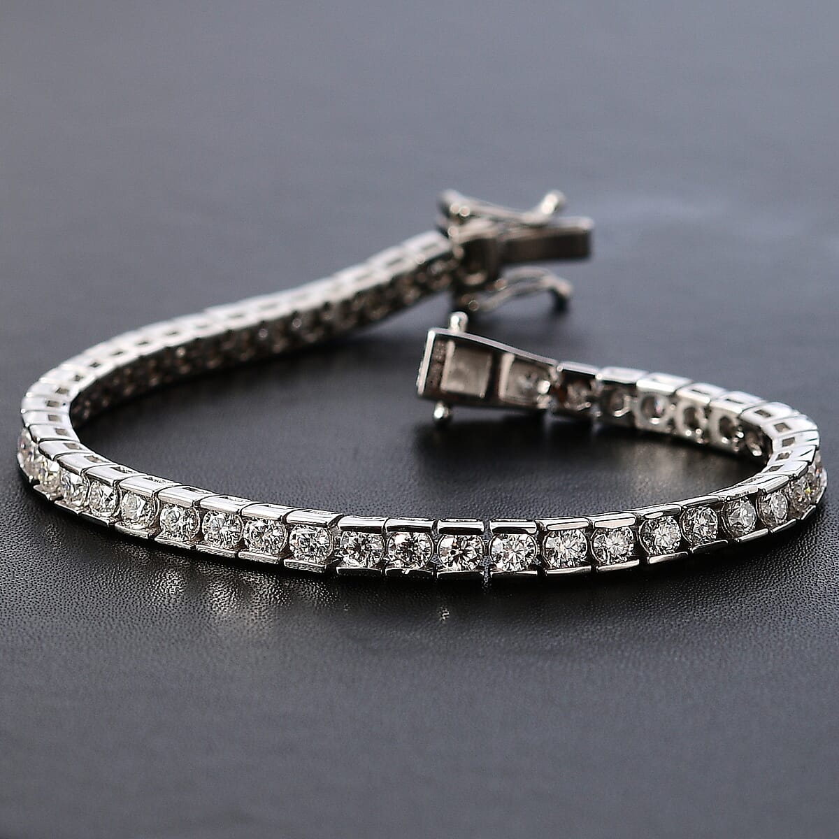 Moissanite 6.10 ctw Tennis Bracelet in Platinum Over Sterling Silve (8.00 In) image number 1