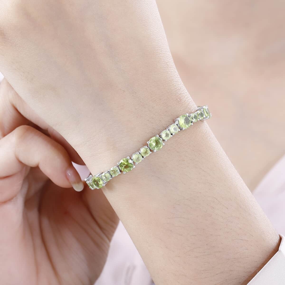 Peridot Bracelet in Platinum Over Sterling Silver (7.25 In) 17.20 ctw image number 2