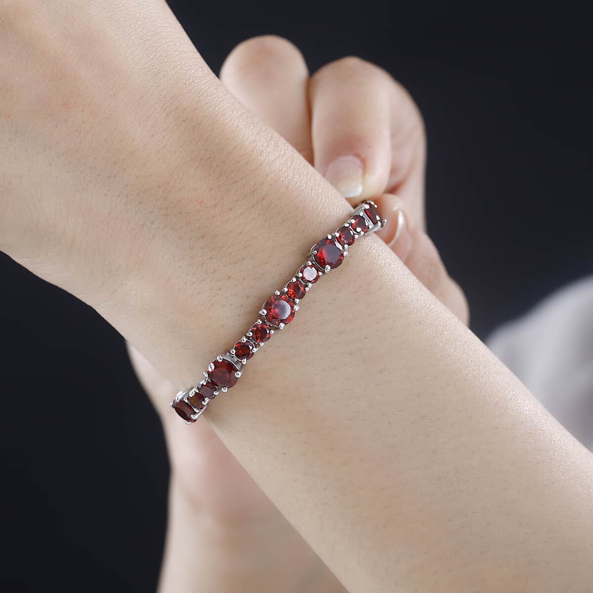 Mozambique Garnet Bracelet in Platinum Over Sterling Silver (7.25 In) 19.85 ctw image number 2