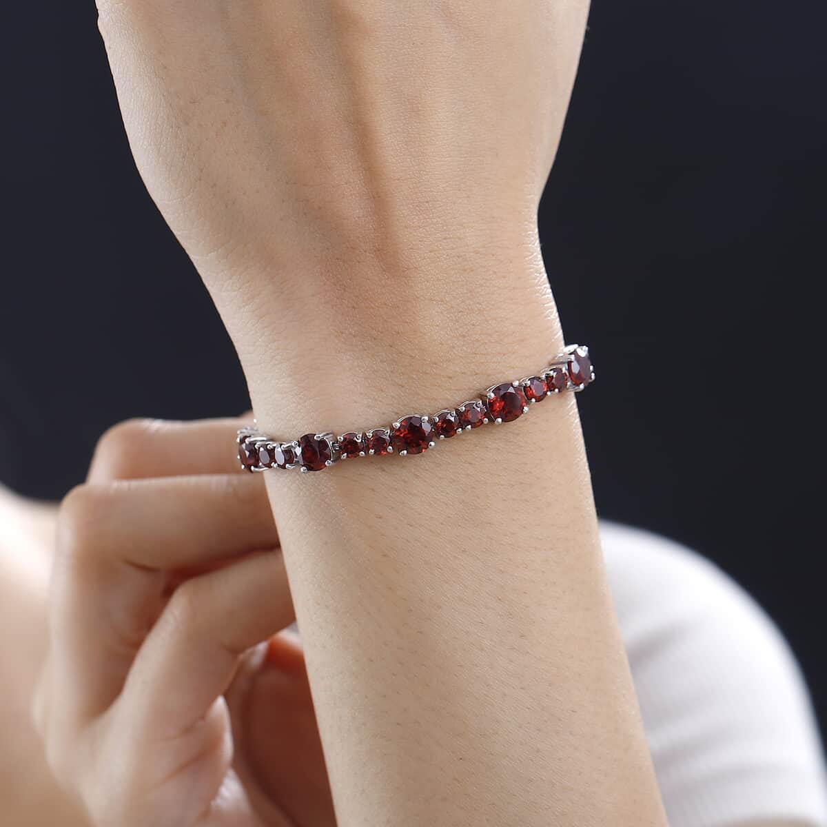 Mozambique Garnet Bracelet in Platinum Over Sterling Silver (8.00 In) 21.50 ctw image number 2