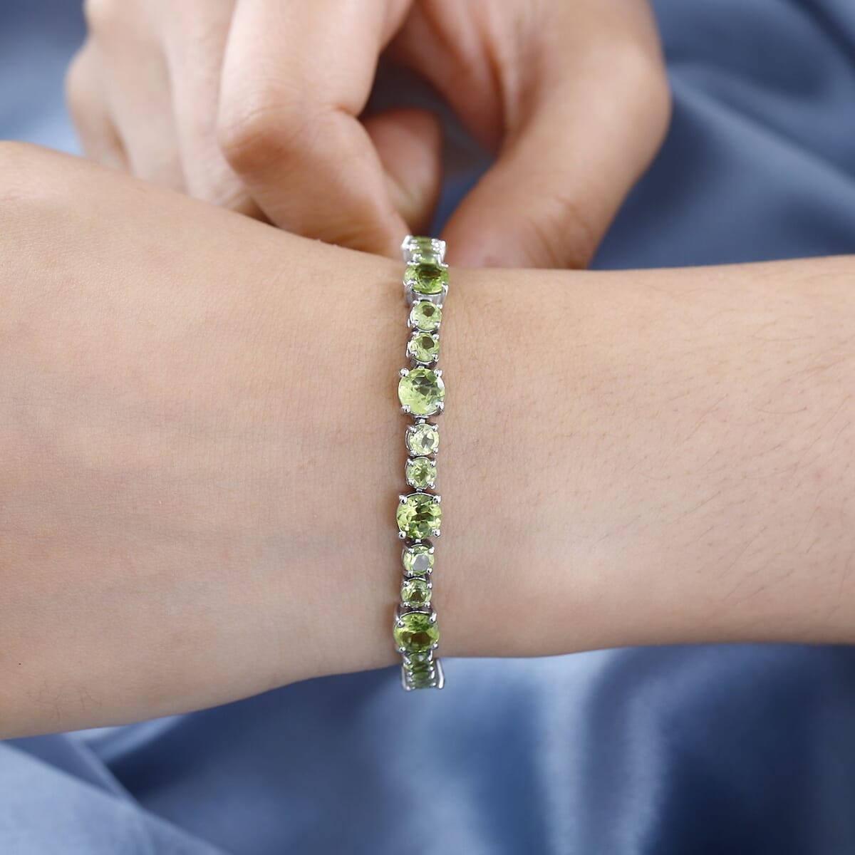 Peridot 15.40 ctw Bracelet in Platinum Over Sterling Silver (6.50 In) image number 2