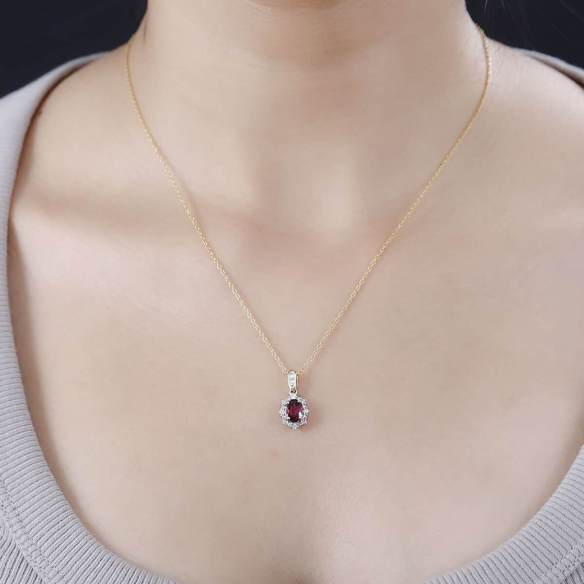 Luxoro 14K Yellow Gold AAA Ouro Fino Rubellite and G-H I3 Diamond Sunburst Pendant 1.10 ctw image number 2