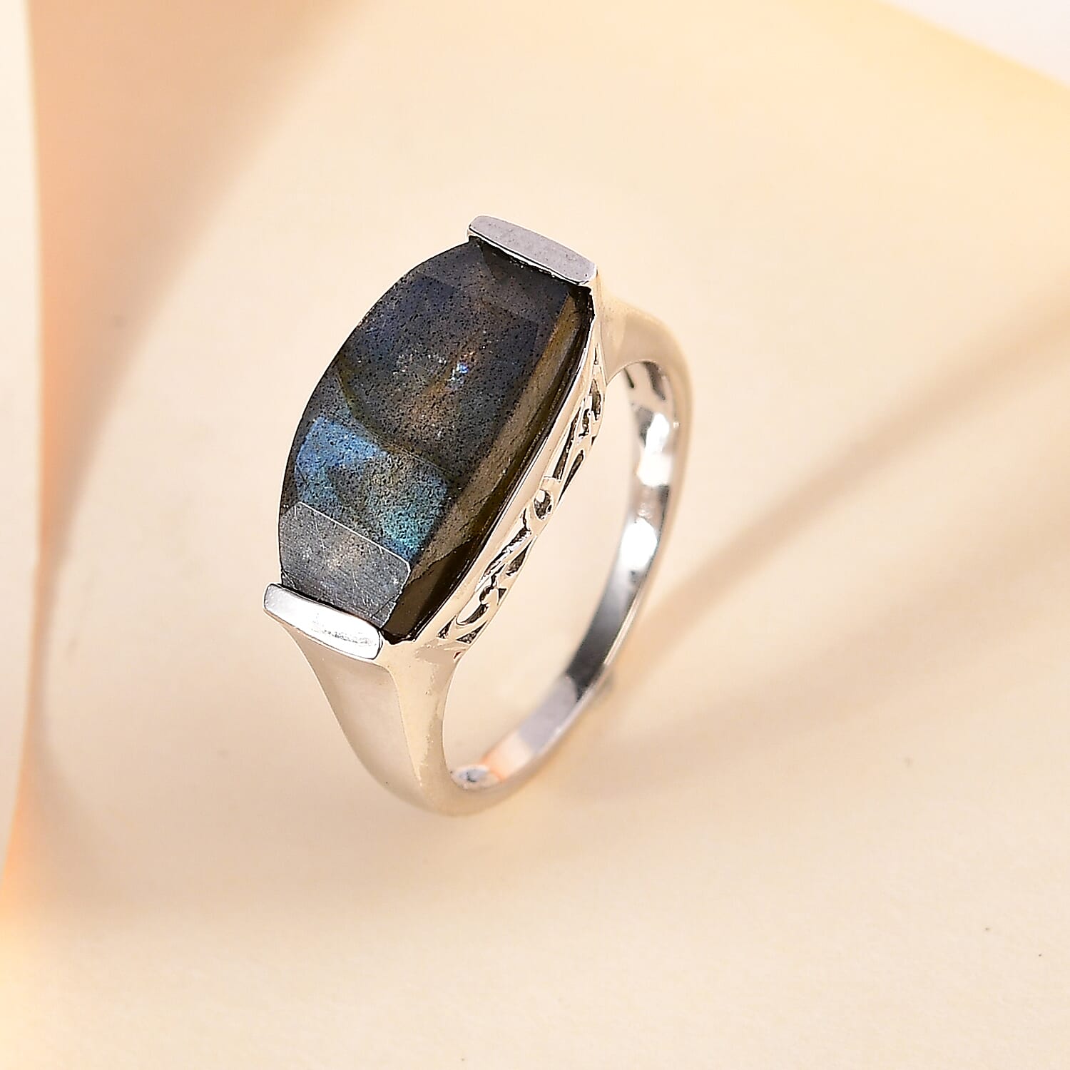 Malagasy Labradorite Solitaire Ring in Platinum Over Sterling Silver (Size 10.0) 5.90 ctw