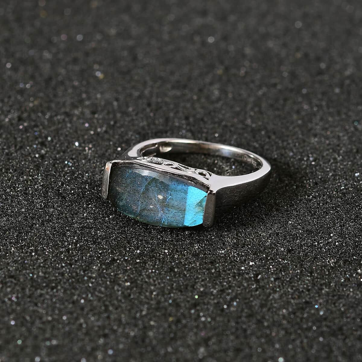 Malagasy Labradorite Solitaire Ring in Platinum Over Sterling Silver (Size 10.0) 5.90 ctw image number 2