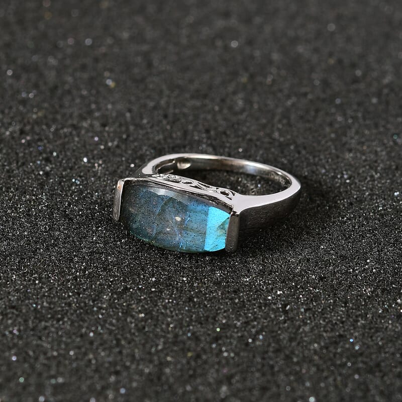 Malagasy Labradorite Solitaire Ring in Platinum Over Sterling Silver (Size 10.0) 5.90 ctw