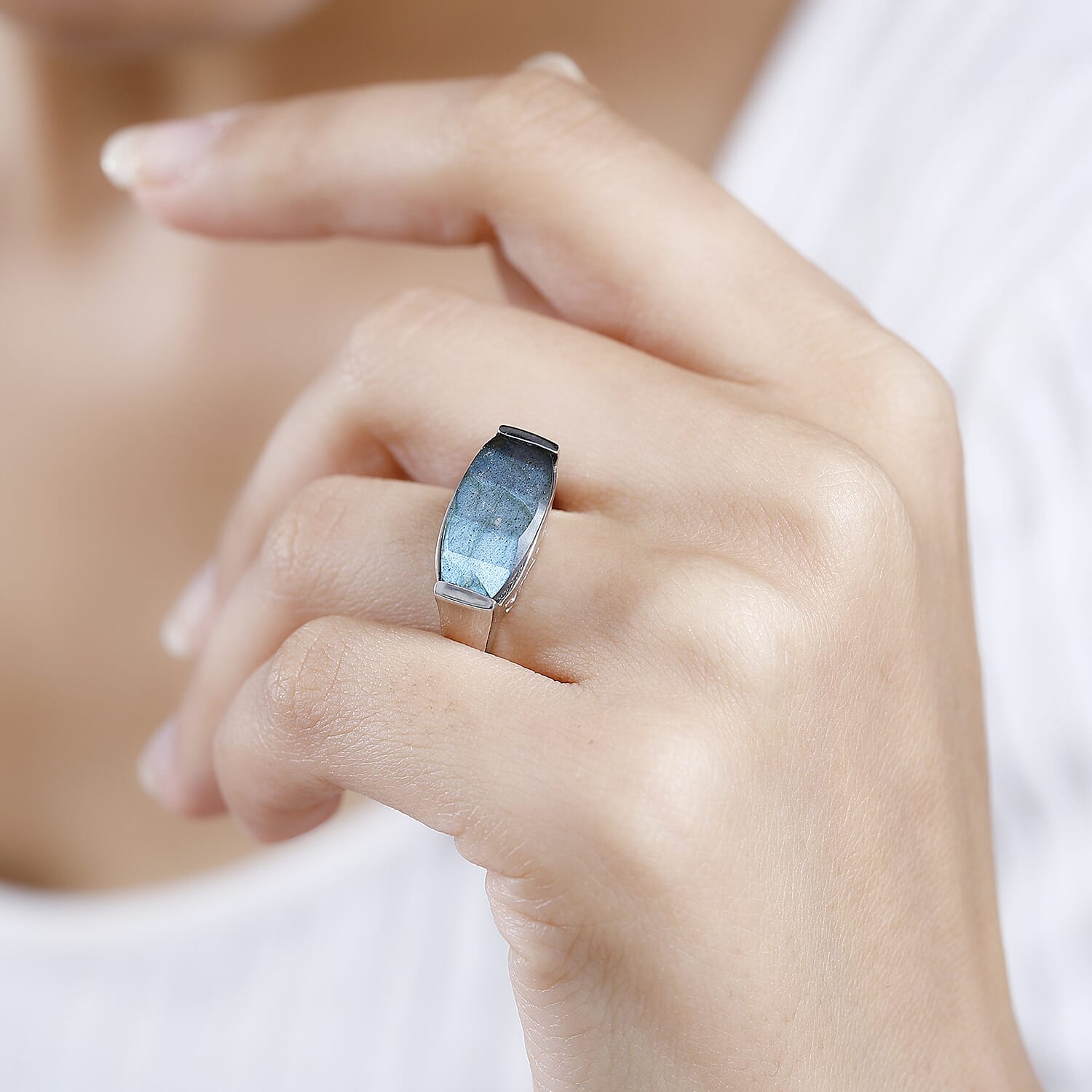 Malagasy Labradorite Solitaire Ring in Platinum Over Sterling Silver (Size 10.0) 5.90 ctw